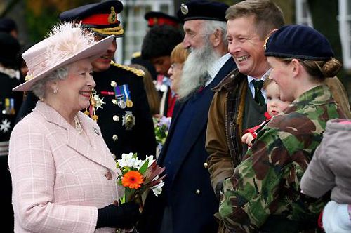 جنگ شامل چه چیزهایی می شود؟ 

ما برای ملکه و کشور نخواهیم جنگید