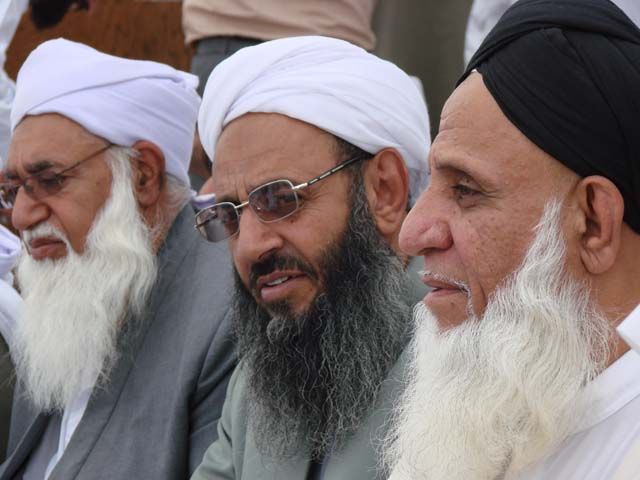 مولوی عبدالحمید:

 اهل سنت افراط  و تکفیر را محکوم می کند