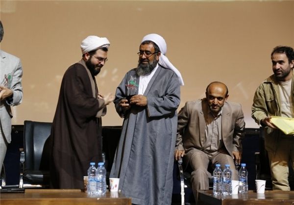 مصاحبه با حجت الاسلام مسائلی

اهل بیت «ع» توصیه به همنشینی با اهل سنت کرده اند