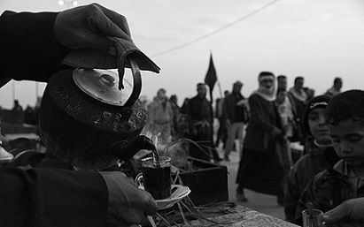 پذیرایی اهل سنت عراق از زائرین امام حسین «ع»

اقتدا علمای اهل سنت به عالم شیعه 