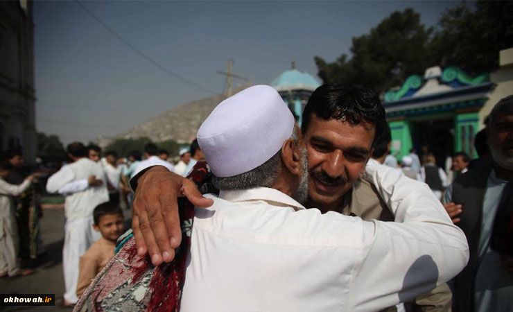 آیت الله وحید به آن کسی که در درسش بلند لعن کرد؛ گفتند حرام است حرام!!!