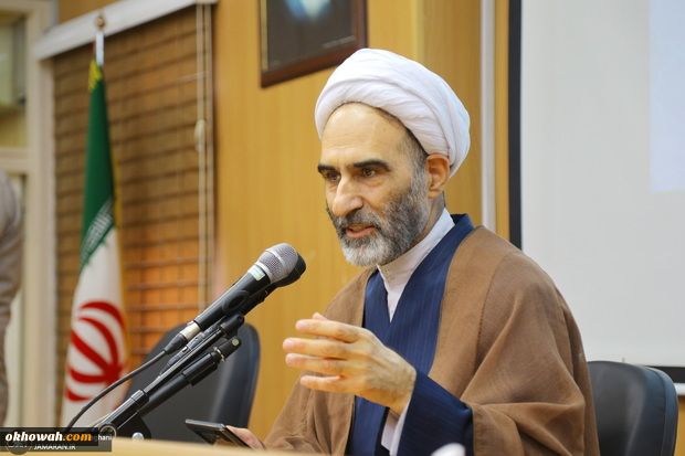 آیت الله احمد مبلغی

سیره ائمه (ع) بر جدا سازی شیعه از اهل سنت نیست